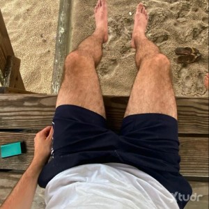 Xtudr - Heterocurioso_discreto: Bien dotado. Fan de que me miren mientras me la chupan. 