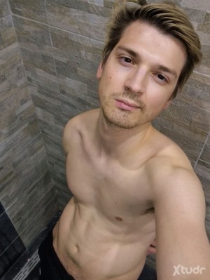 Xtudr - Snauwflakes: im tall and into a lot of things 