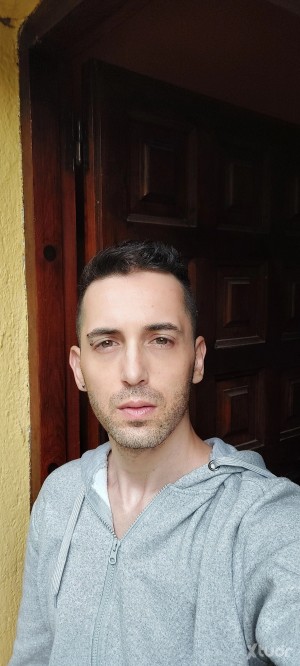 Xtudr - IntrovertitPas92: - CATALÀ -
Necessito un tio dominant, amb caràcter, cabronet i, en el fons, tendre. 
Sí, cabró i tendre, poder con...