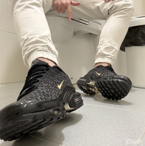 Xtudr - CashMasterStr8: Cash master for submissive dogs and shoe worshipers. 0 sex, psychological and mental domination.