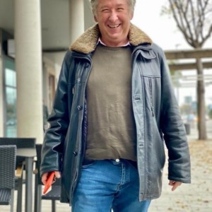 Xtudr - malandor: Normal uncle who likes to dominate and sex