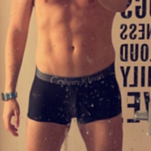Xtudr - AmoParaEsclavo_: I'm looking to take total control.
If you like any of the following, write to me:
- Role-playing games
- Rimming
- ...