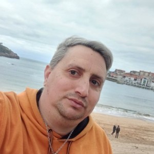 Xtudr - esclavo38bilbao: I'm a daring guy, I like toys, dildos, pugs, inflators, that tie me up and destroy my ass, I also let myself get sp...