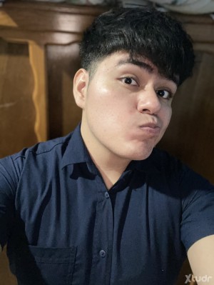 Xtudr - EricMorales_pasivo: I'm a masculine bottom. Instagram: ericmorales.4. Any top who wants to exchange photos with me?