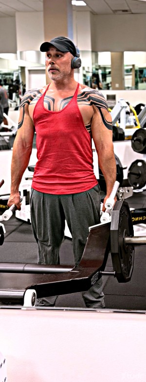 Xtudr - Darkfang: Married gay man in open marriage looking for chats friends dating relationships 