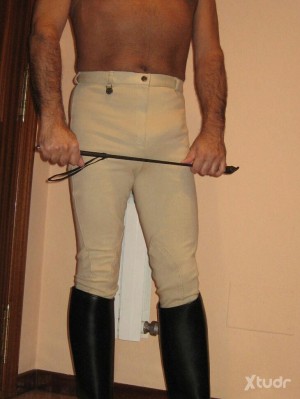 Xtudr - CUERO-MORBO-sitting: DOMINANT MAN/ 174cm-77kg-57years old, dark-skinned and perverted, with a desire for sex, vice, submission, and ...