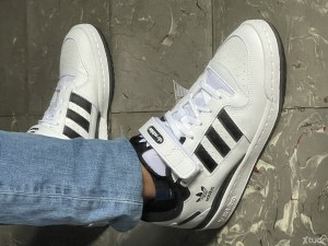 Xtudr - Josshh90: Hey, solo un chico buscando satisfacer sus fetiches un rato :) 
Sneakers, calcetines y pies 