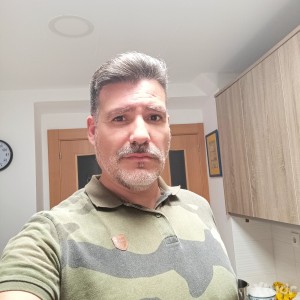 Xtudr - Hércules23: Me gustan muchas cosas, lo que más oler y lamer unos pies apestosos.