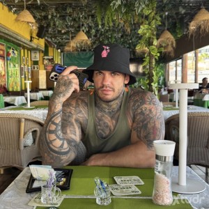 Xtudr - MachoXXL: Soy 100% activo pollon 23cm macho dominante
Paso más fotos o videos por WhatsApp 