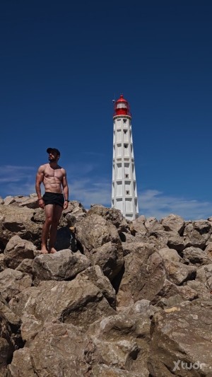 Xtudr - AmoMasterXXX: I don't like to waste time. In the relationship, I'm the only one with a dick.