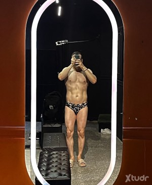 Xtudr - Masterboyy: Hombre dominante busca sumiso obediente para una relación basada en la dinámica amo-esclavo.