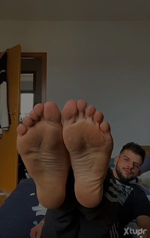 Xtudr - fabisFEET: im gay - im 28 yrs old - live in germany!
i love humiliate slave boys with my dirty smelly big soles. 
