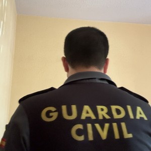 Xtudr - Unirubber: I'm into the BDSM scene and uniforms, especially police/military and certain sports gear. Latex is another one of my plea...