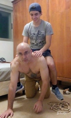 Xtudr - Esclavo_Remcrig: Cash Slave ( se puede hablar )
Si te interesa el esclavo de las fotos ponte en contacto.
https://www.xtudr.com/perf...