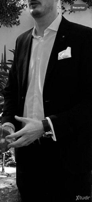 Xtudr - Amo44: I'm looking for a young submissive and obedient guy over 30 for a relationship.