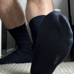 Xtudr - amispiesMAD: Busco esclavo para atender mis pies, culo, huevos y polla. Solamente tienes que arrodillarte, lamer y obedecer. Control...