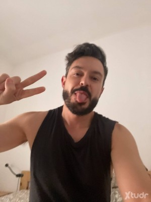 Xtudr - dd82h: Soy un perro asqueroso, y estoy listo para castigar mis bolas, porfavor humillame y maltratame como el animal que soy POR FAV...
