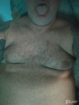 Xtudr - Alphabear: Dominant man big strong tattooed looking for compliant and servicial submissive men or slaves