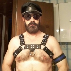 Xtudr - g72hgtng: Harsh dominant man looking for real slaves to train. I don't do sessions, only dogs who aspire to serve me regularly.