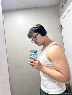 Xtudr - pablitooo: Your feet stink, a lot? Give them to me in the face, I'm quite submissive. I let myself be humiliated without limits.