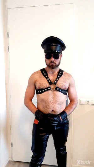Xtudr - tnomerg: AMO italiano. Viajero incansable, culto, refinado. Activo, dominante, exigente… y sí, un poco narcisista (pero con motivos)...