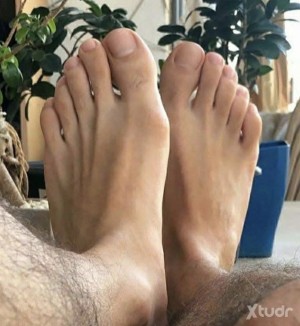 Xtudr - Fluidos300: Amante de los pies y los fluidos de un macho 