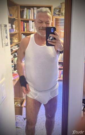 Xtudr - Looking4-D: What are you looking for?dick