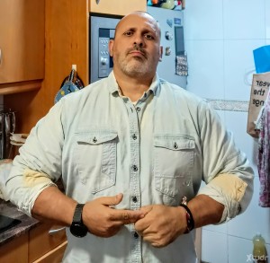 Xtudr - robustobcn: 1,74 y 117 kilos aprox,3xl de camiseta,barba,peludo,piernas grandes,tatuado.
busco hombres maduros,masculinos,robustos y...