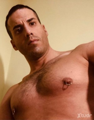 Xtudr - Raffas87: Top in fisting, but with a lot of interest in starting as a bottom in fisting, with desire to find people to train with.