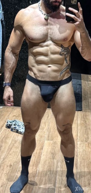 Xtudr - Tonibenega: Muscular bottom, unshaven, looking to enjoy morbid situations. 
Tattooed, already marked as a submissive, few limits and...