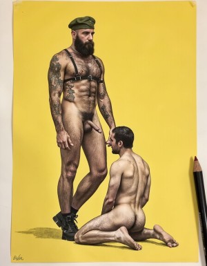 Dibujo realista. Amo barbudo tatuado e hiper masculino, muy musculoso pero muy delgado, con arnés. Tiene un gran pene eyaculando. Lleva gorra militar y unos anillos en los pezones, Un esclavo de rodillas. Respeta la forma y la proporción del cuerpo y se fiel a la forma real sin distorsiones. Fondo amarillo oscuro con los reflejos de las sombras de los cuerpos del amo y el esclavo.