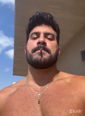 Xtudr - DOMTOPXXL: BI, DOMINANT, AGRESSIVE, 6’5, 225 libras, 25 CMS.
Living in Germany