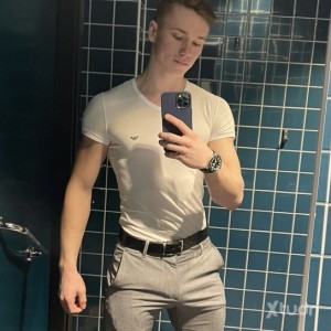 Xtudr - michael303: Gay, easygoing, and in the mood for fun and good conversation. Don’t be shy.
