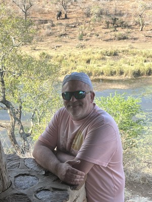 Xtudr - Beertjie76: Chubby Afrikaans gay hairy Dad/Bear. A true nudist. Intreagued by Dad/son couples but still prefer older men. Keen to me...
