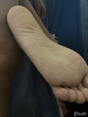 Xtudr - lamemispies1: Alguien que me la mame como quiero y que me limpie los las suelas de mi zapatos con su lengua, también los pies