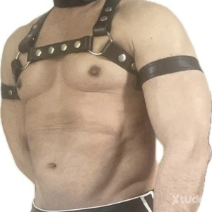 Xtudr - Bajomispies: Master tyrant and strict, muscular, mature, with clear ideas, experience and material, looking for muscular or lean ver...