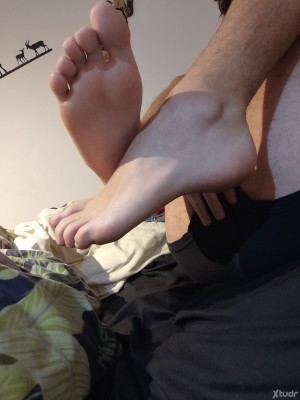 Xtudr - feetbro: I LOVE feet 