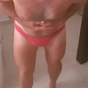 Xtudr - Juanrogo: Hetero, maduro, 61 años. Fuerte y buen cuerpo. No soy gay, ni busco sexo. Tengo una fantasía en la que me gusta recibir ...