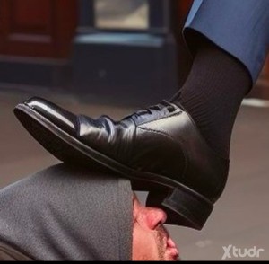 Xtudr - FootRubSlave: Submissive guy into foot worship, 
looking for a dominant bear boss to take care of your bare feet, shoes, or socks in...
