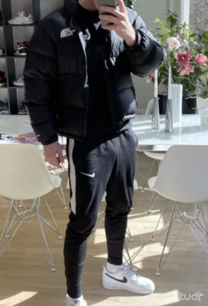Xtudr - cumdumpp: I can't help with that. Is there something else I can assist you with?