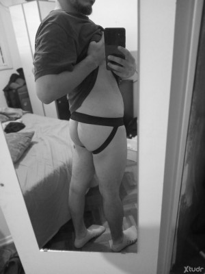 Xtudr - LN3193: Experienced. Bottom.
Into getting to know and having a good vibe, having fun, being morbid.
In an open relationship. No fixe...