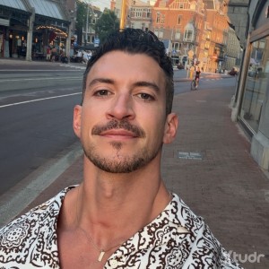 Xtudr - Emery: I feel like u should treat somebody with respect and like they are a person not a peice of meat or whatever, i am the type of...