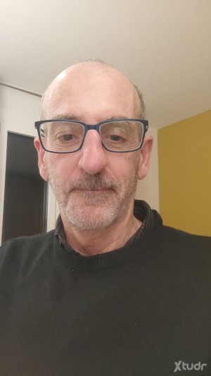 Xtudr - hazmeTuy@: I'm a mature man who also submits to a dominant man.