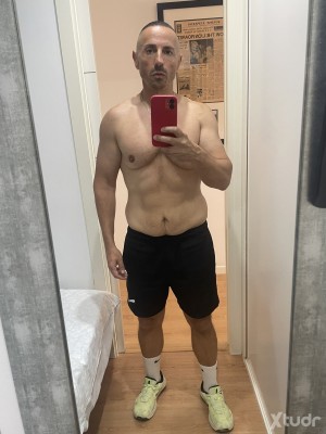 Xtudr - LD78: Buenas!
Busco algún cerdo con el que jugar. 
Me pone mazo la ropa de deporte, chandals y equipaciones de fútbol, zapas (Airmax...