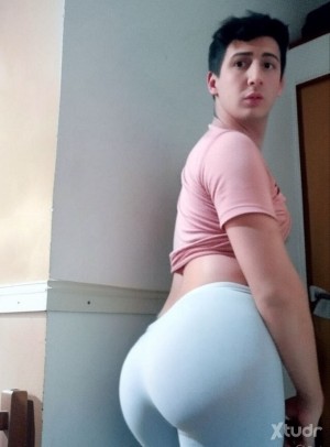 Xtudr - Rodriputito: I'm a submissive little slut, I like to wear thongs and be humiliated.