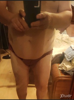 Xtudr - Luiseugenio: Mature, bottom and submissive.
I like sucking and swallowing.
Open to your proposals.
