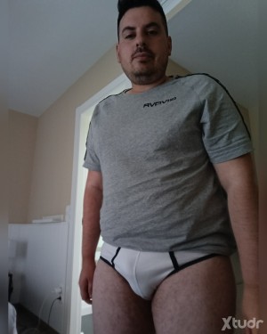 Xtudr - Ballbustingboy1: Busco gente a la que le guste el ballbusting. Me gusta golpear y recibir
Solo eso, nada de sexo