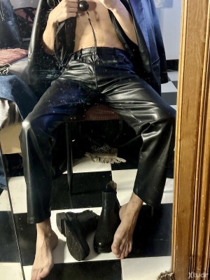 Xtudr - TwinkActivoDom🐷: Young dominant top student without taboos and stereotypes! I live near the center with a place! I love depraved boy...