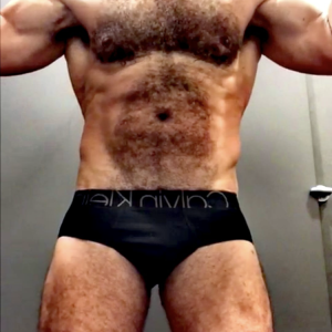 Xtudr - amomuscmadrid: Muscular uncle, perverted, handsome, filthy and very male. I like giving orders and having an obedient guy working fo...