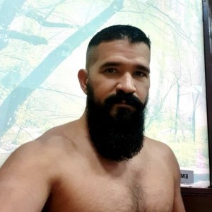 Xtudr - tur: Beard. Masculine. I like hairy guys and with beard.
Please, I'M LOOKING FOR MEN, I like masculine guys, the more away from 